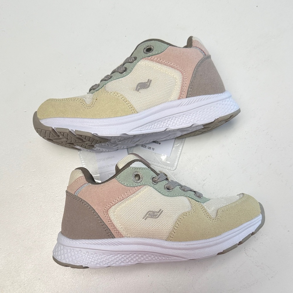 Friendly Shoes Kids' Excursion Sneakers size 13